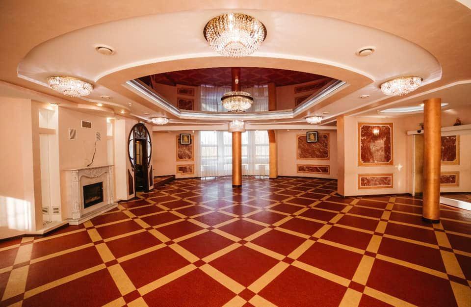 Працював 25 років: у Рівному продають приміщення відомого ресторану Працював 25 років: у Рівному продають приміщення відомого ресторану