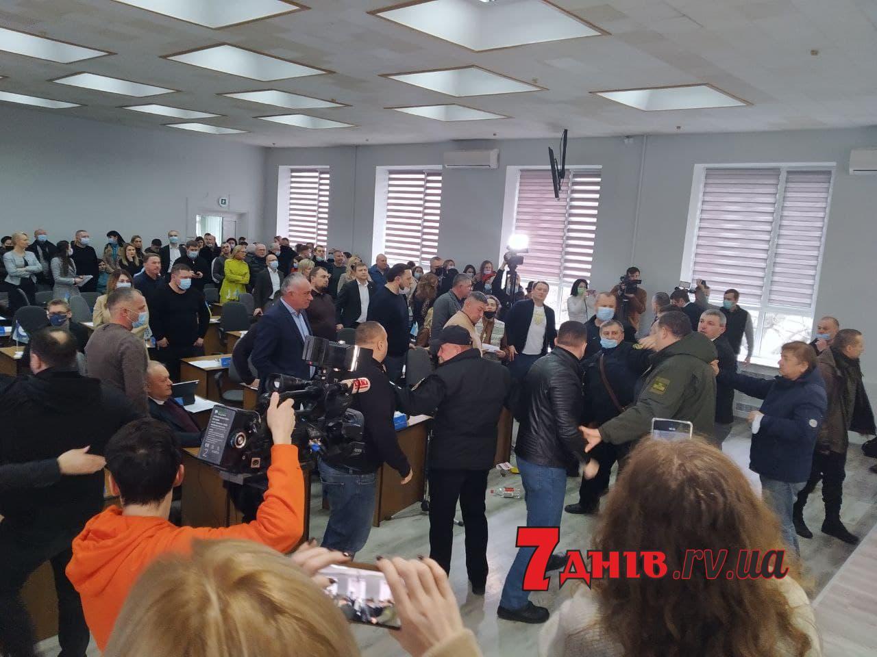 У Рівнераді депутати влаштували бійку через Кучерука
