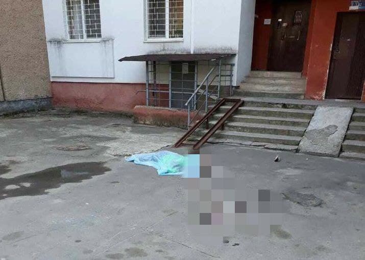 Рівнянка випала з вікна 9 поверху