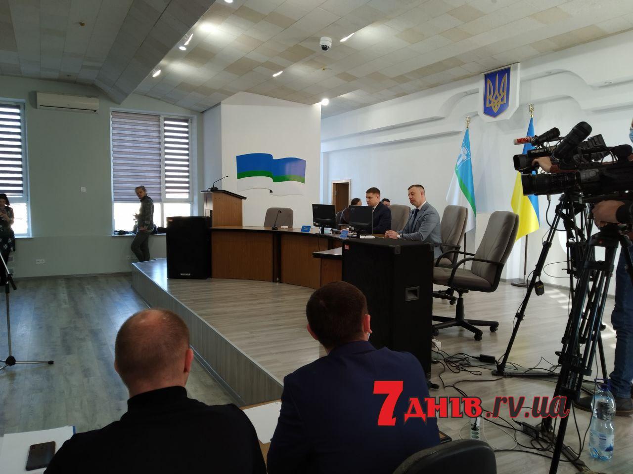Сесія Рівнеради у закритому режимі розглянула виділення коштів на тероборону