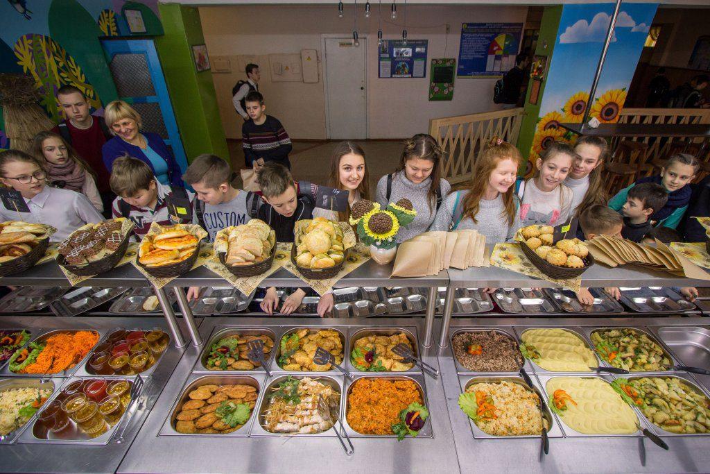 Шкільні обіди в Рівному вже подорожчали Шкільні обіди в Рівному вже подорожчали
