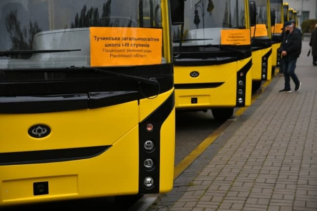 На Рівненщині куплять 28 шкільних автобусів