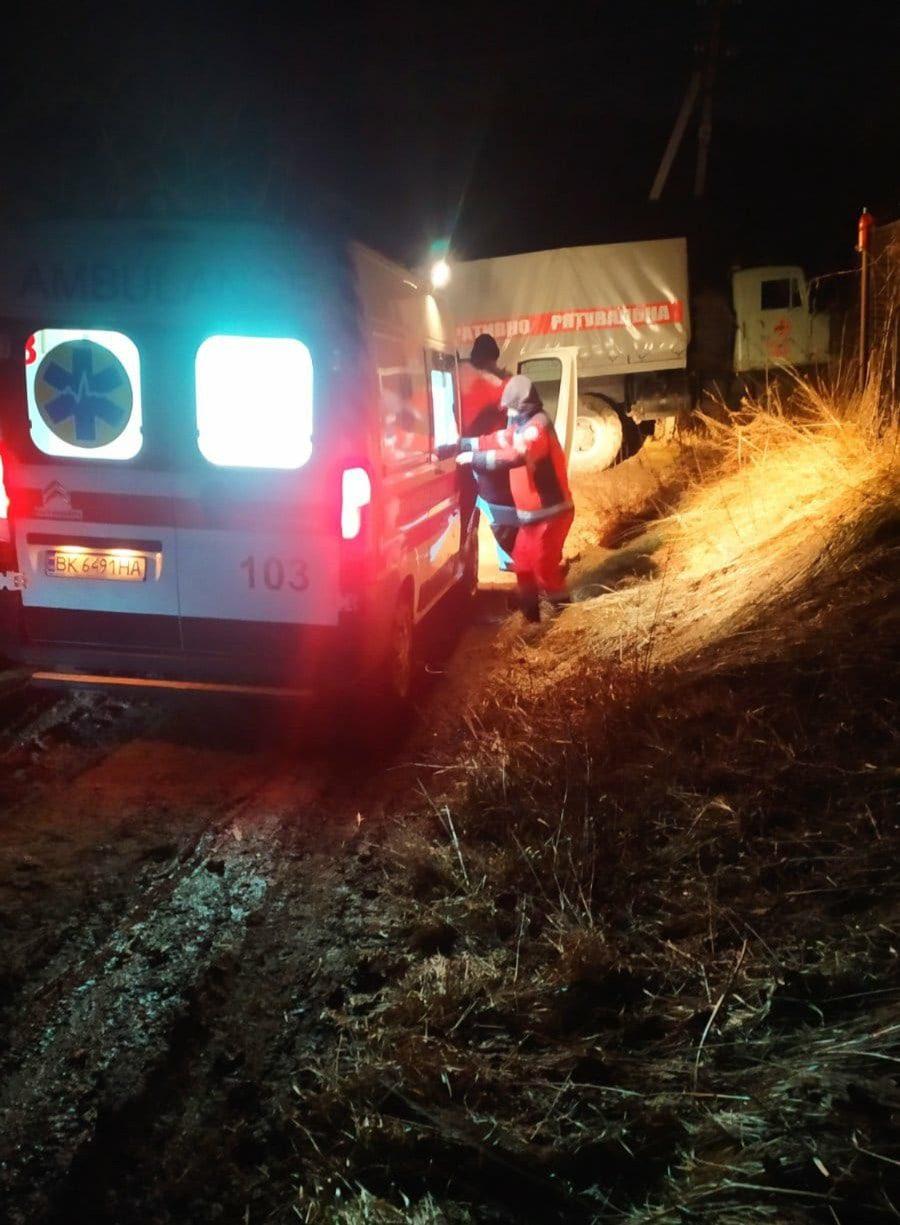 Рятувальники на Рівненщині буксирували авто швидкої допомоги Рятувальники на Рівненщині буксирували авто швидкої допомоги