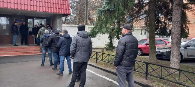 Жителів Рівненщини закликають стати на оборону рідного краю (+адреси військоматів)