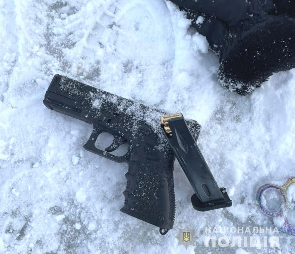 зброя рівне