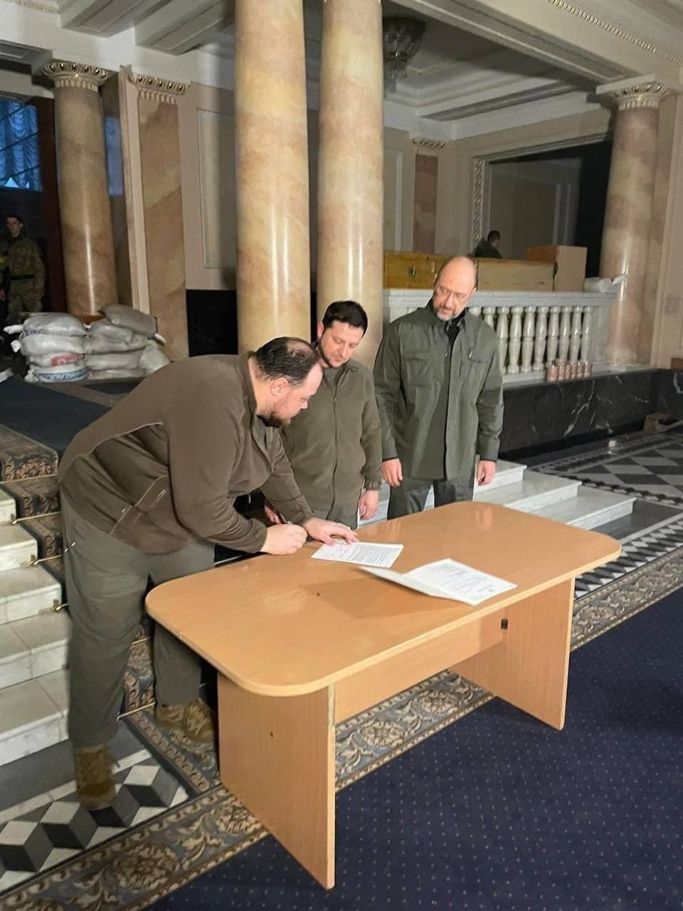 Зеленський подав заявку на вступ України до Євросоюзу
