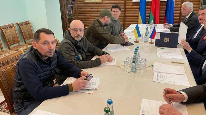 Українська делегація прибула до Стамбула для другого раунду мирних переговорів