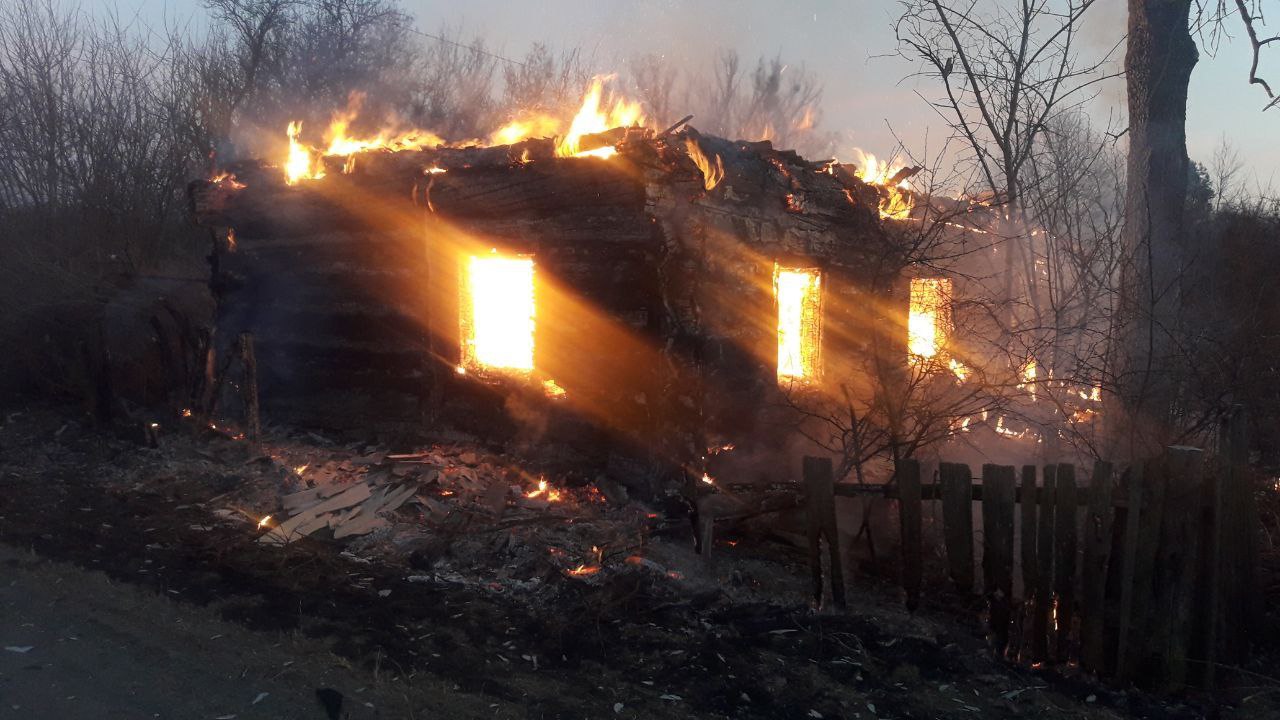 Окупанти обстріляли приватні житлові будинки на Житомирщині (фото)