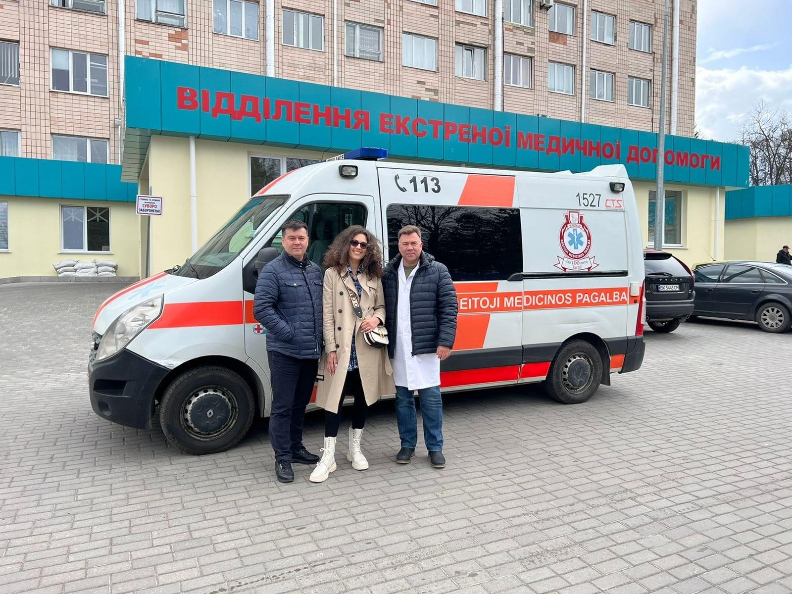 Литовські благодійники передали на Рівненщину ліки та автівку швидкої допомоги