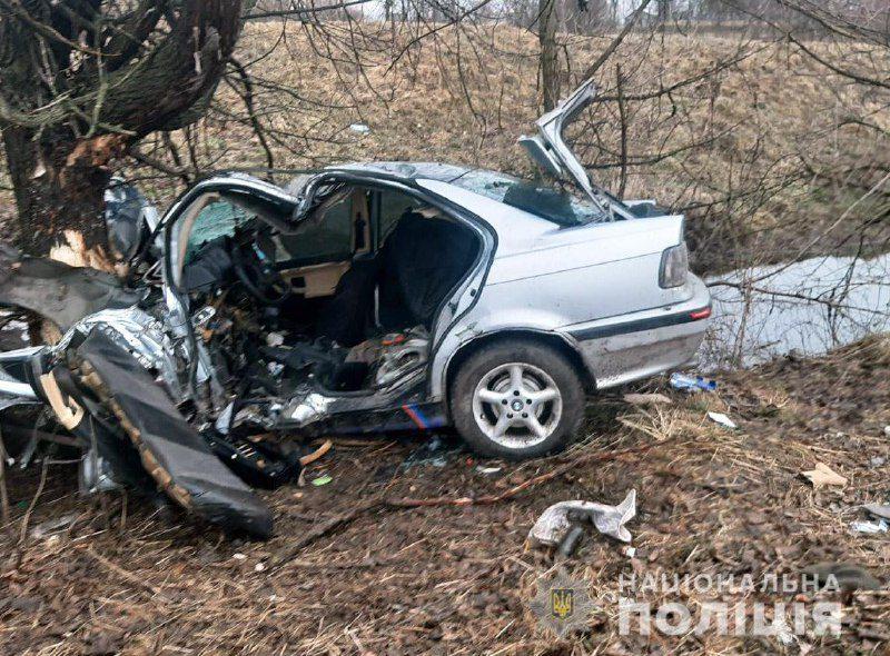 На Рівненщині в ДТП загинув водій легковика