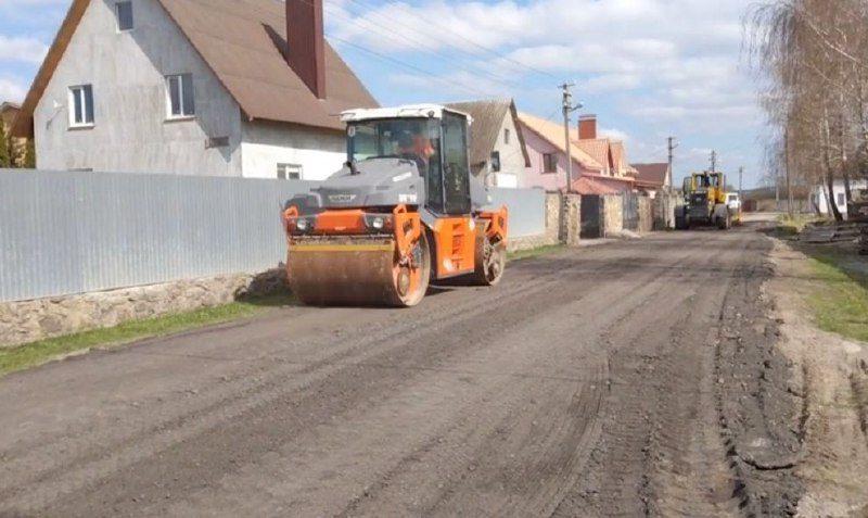 Рівненські дорожники ремонтують дороги в Квасилові