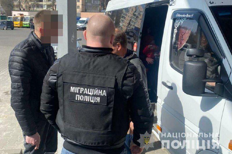 Працівники міграційної поліції Рівненщини посилюють перевірки іноземців