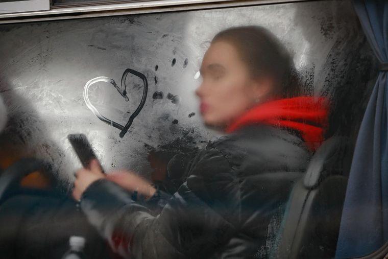 Голова Донецької ОДА закликав тимчасово виїхати з області в безпечніше місце