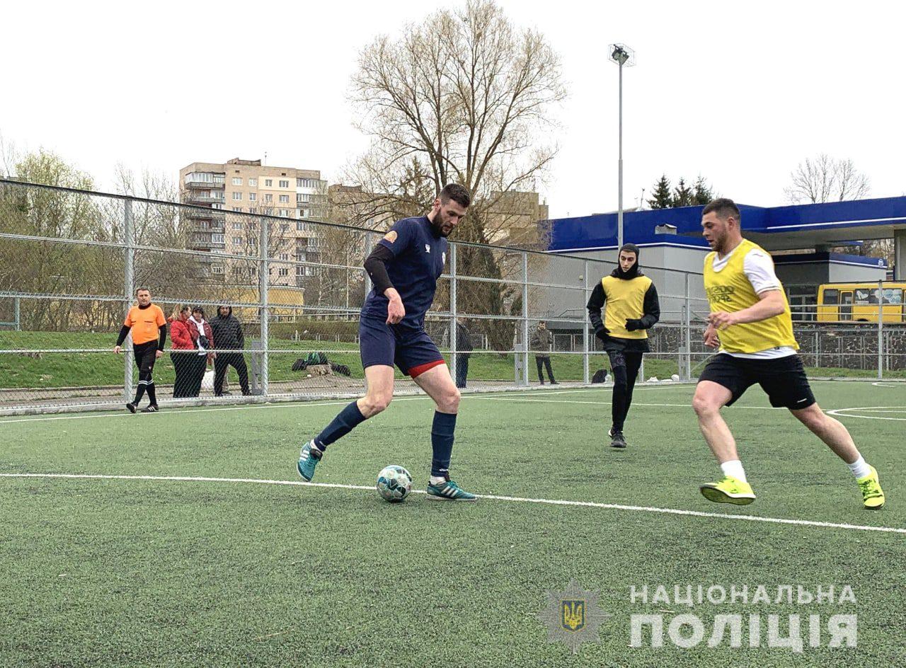 Команда поліцейських Рівненщини долучилась до збору коштів для Збройних сил України