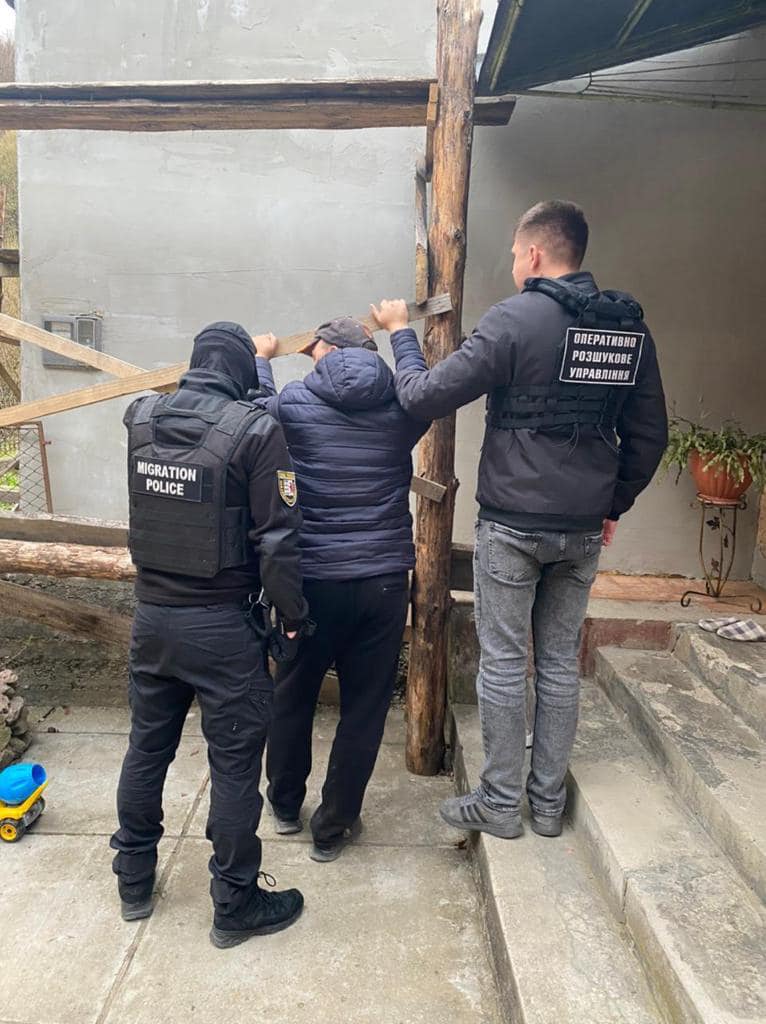 на закарпаті викрили злдочину групу_
