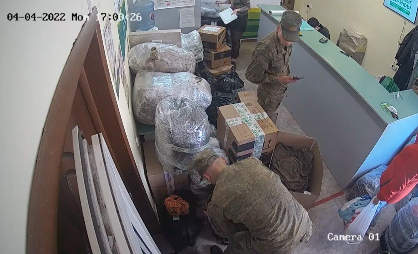 Дві третини посилок окупантів із награбованим в українців майном не дійшли до адресатів