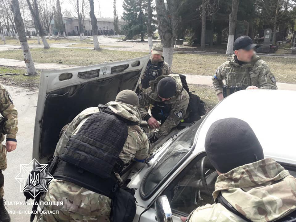 Допомога патрульних Рівненщини у Чернігові Допомога патрульних Рівненщини у Чернігові