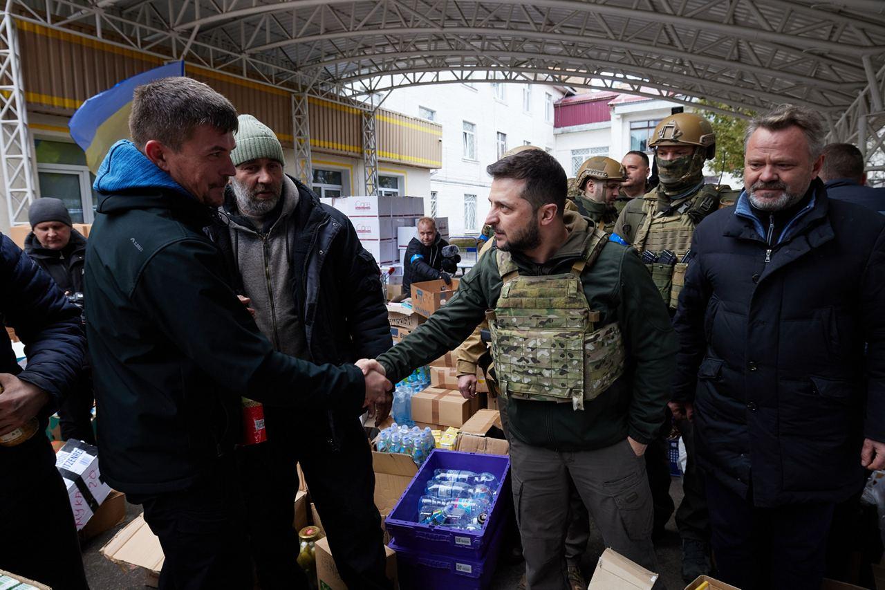 “Це справжній геноцид” – Володимир Зеленський побував у Бучі, звільненій від рашистів (відео) “Це справжній геноцид” – Володимир Зеленський побував у Бучі, звільненій від рашистів (відео)