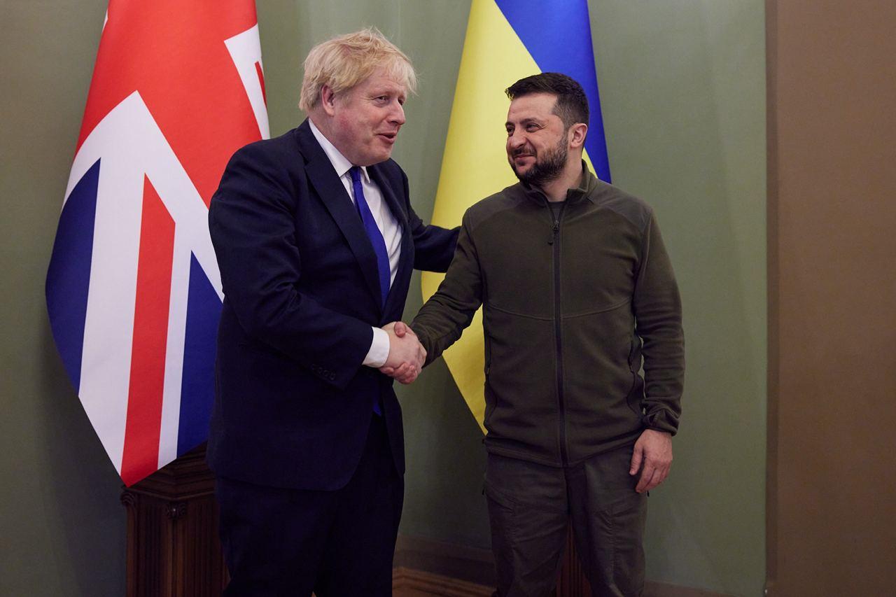 Джонсон сьогодні під час візиту до Києва розповів про новий пакет фінансової та військової допомоги Україні