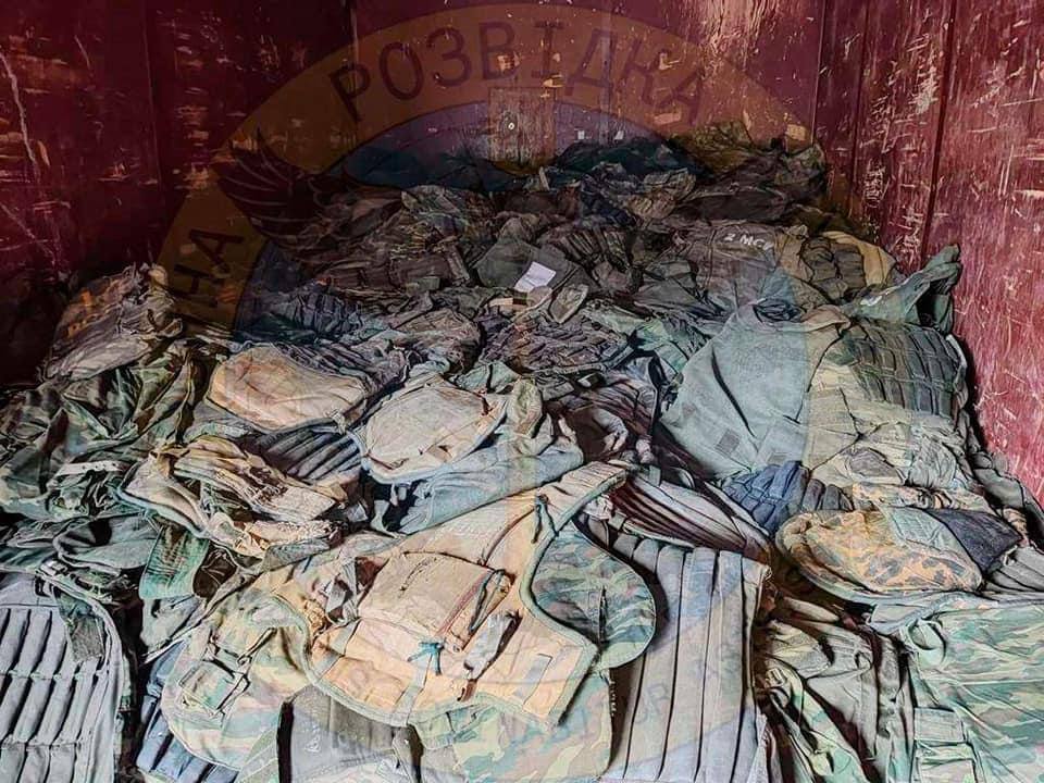 Мобілізованих росіян забезпечують списаними бронежилетами, – розвідка