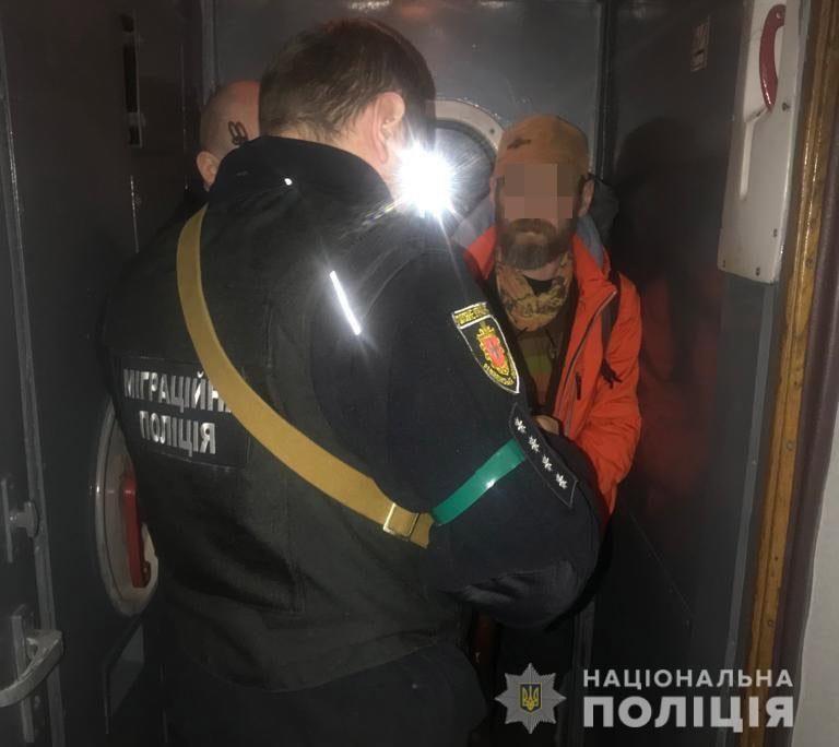 Працівники міграційної поліції Рівненщини посилюють перевірки іноземців