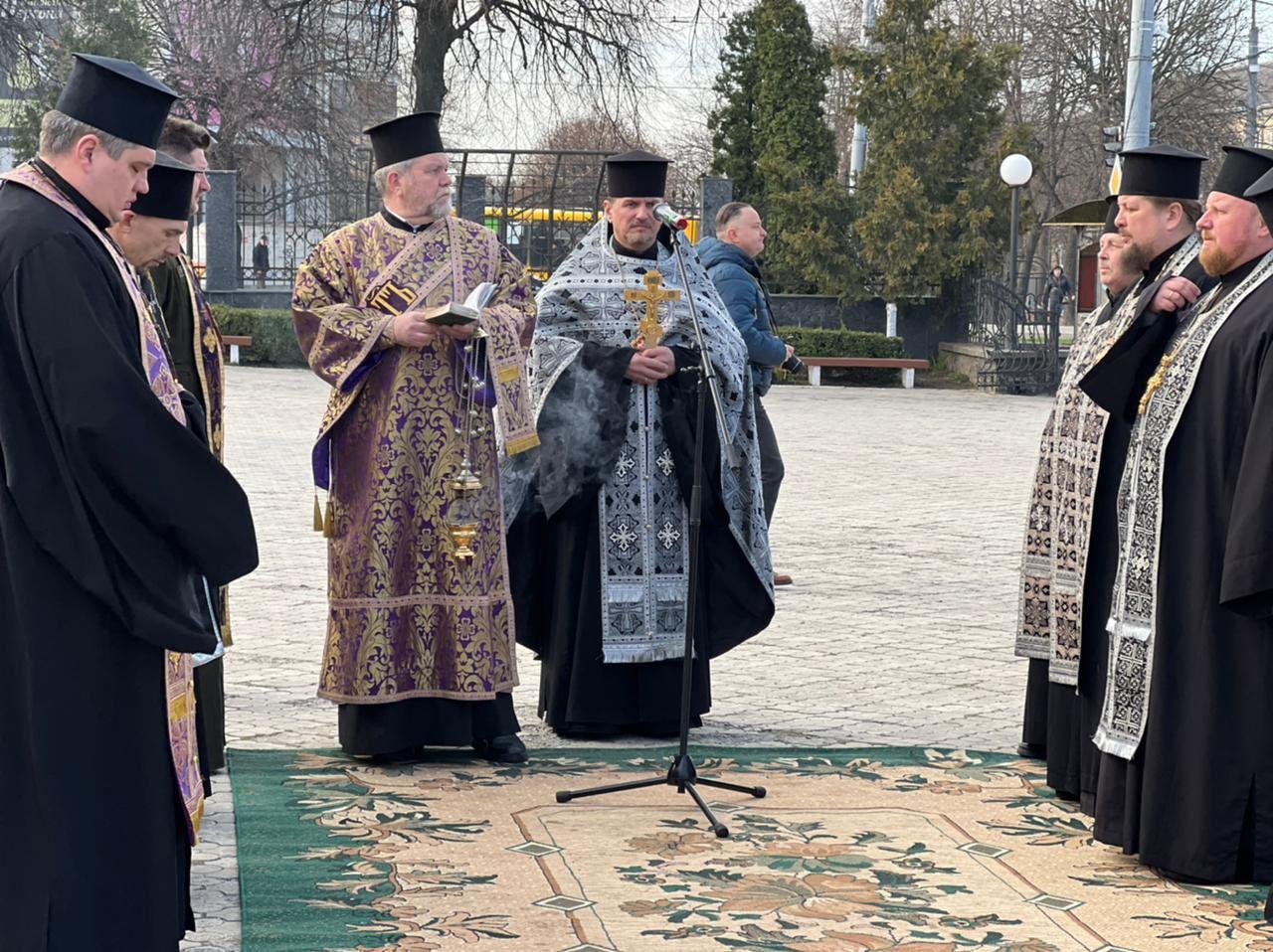 У Рівному вшанували тих, хто загинув у війні на сході України за останні 8 років (фото)