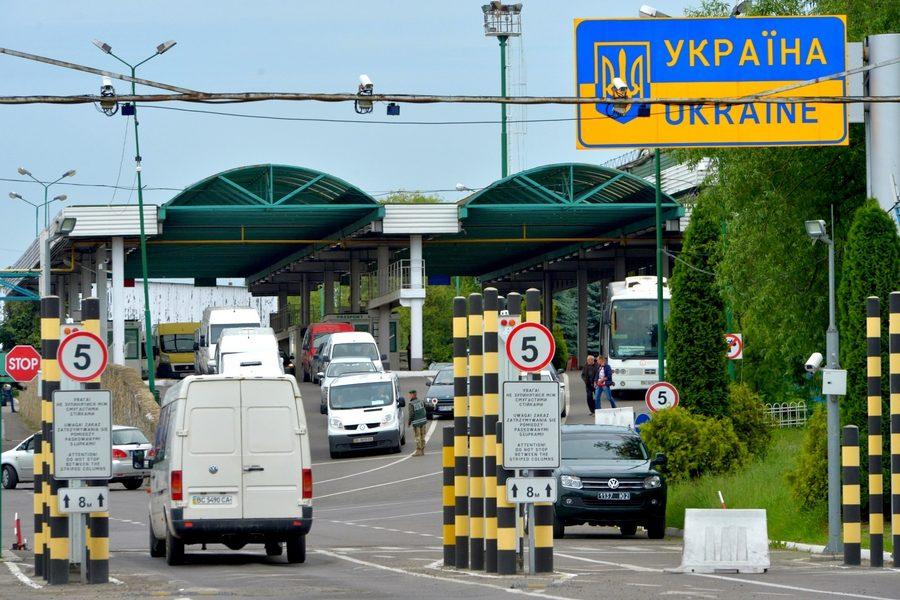 Черги зберігаються лише на кордоні України з Угорщиною