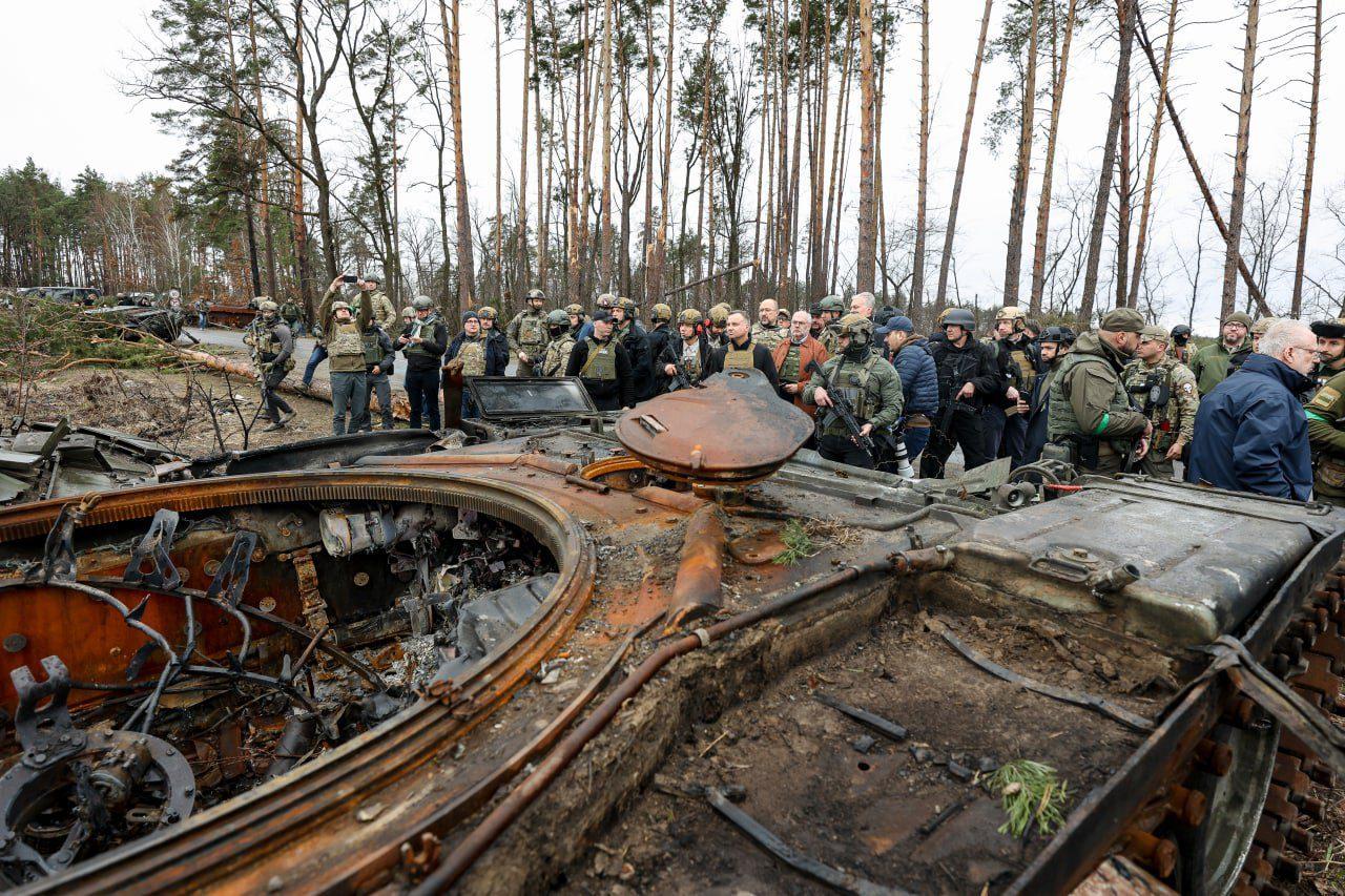 Президенти Естонії, Латвії, Литви та Польщі відвідали розбомблену росією Бородянку