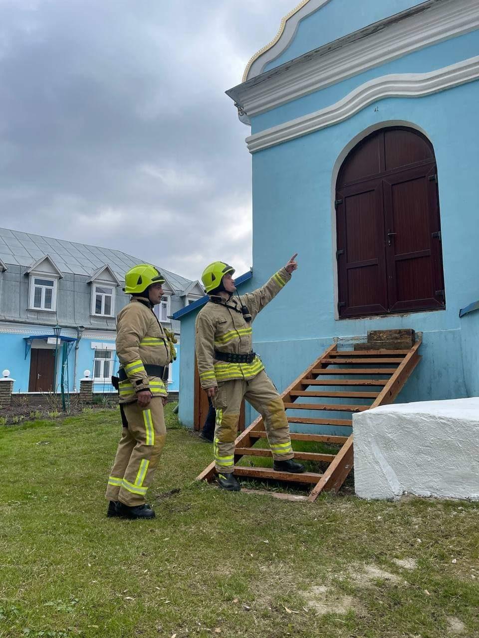 На Рівненщині рятувальники перевіряють храми