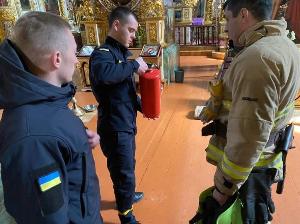 рятувальники в центрі