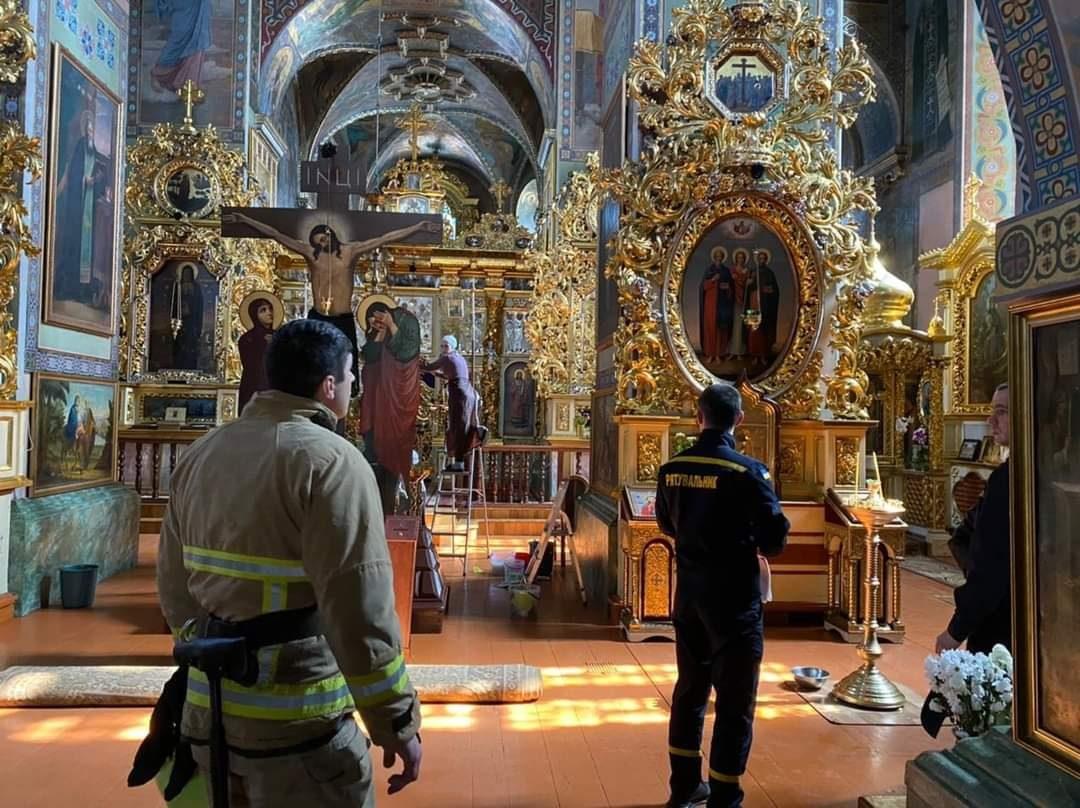 На Рівненщині рятувальники відвідали храми та поспілкувалися зі священниками