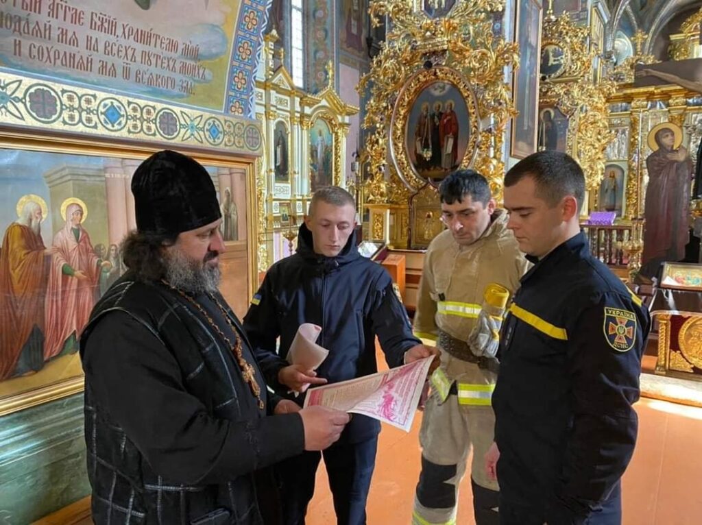 рятувальники відвідали церкви