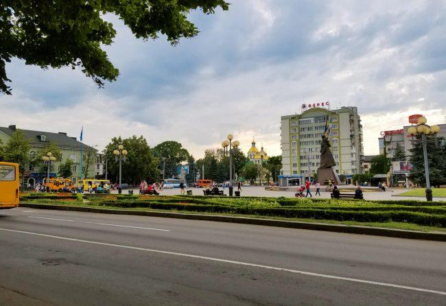 В Рівному на провідну неділю відбудеться зміна руху транспорту