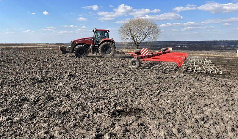 На Рівненщині завершують сіяти яру пшеницю, ячмінь та овес