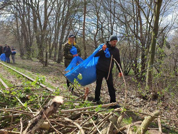Сотні рівнян вийшли прибирати Рівне