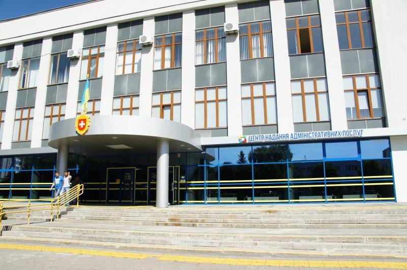У Рівненському ЦНАПі діє “жива черга”