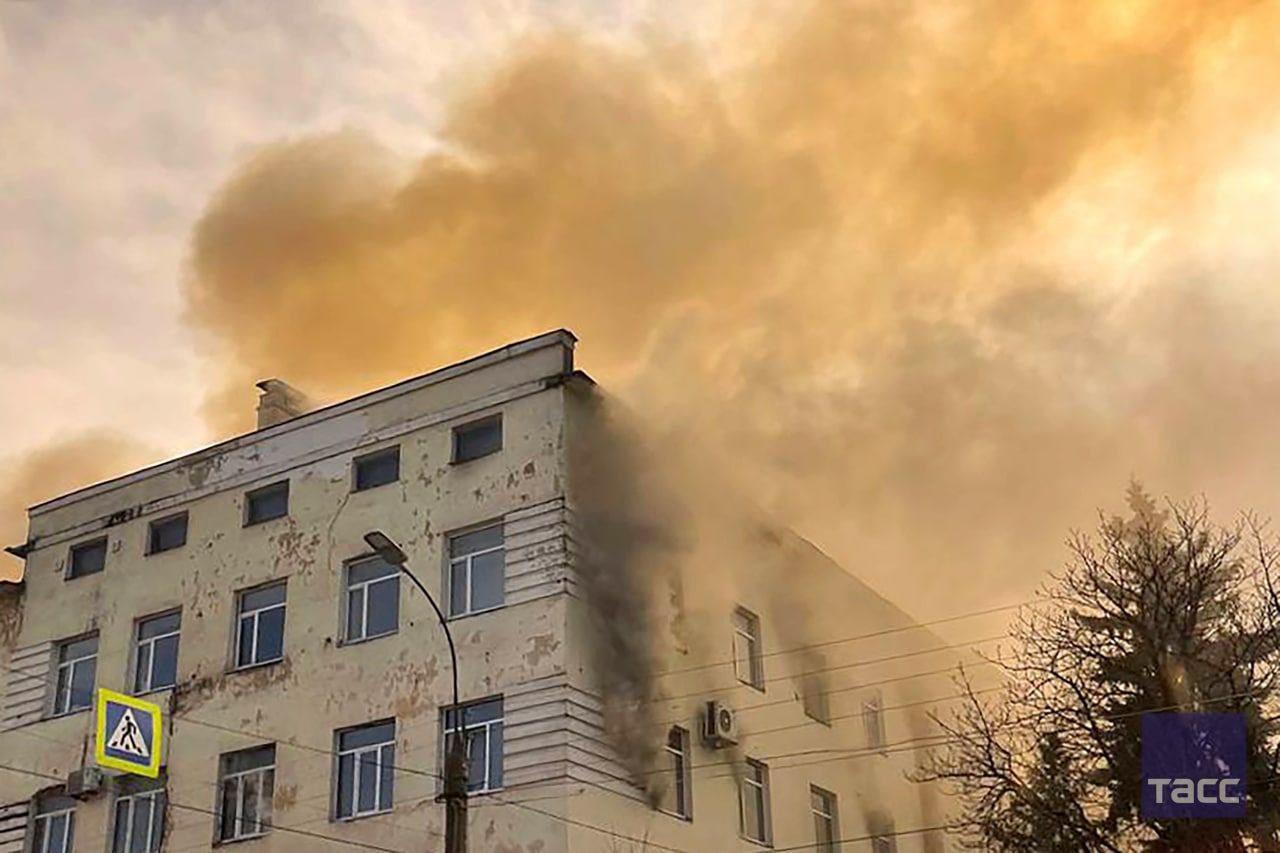 В оборонному інституті в центрі Твері пожежа