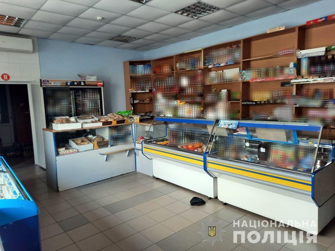 На Рівненщині поліцейські затримали зловмисника за розбійний напад на продавчиню