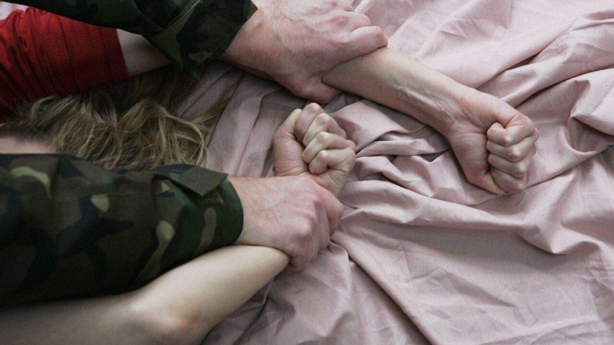 В Ірпені троє нелюдів з росії зґвалтували жінку та її дочку на очах у сестри В Ірпені троє нелюдів з росії зґвалтували жінку та її дочку на очах у сестри
