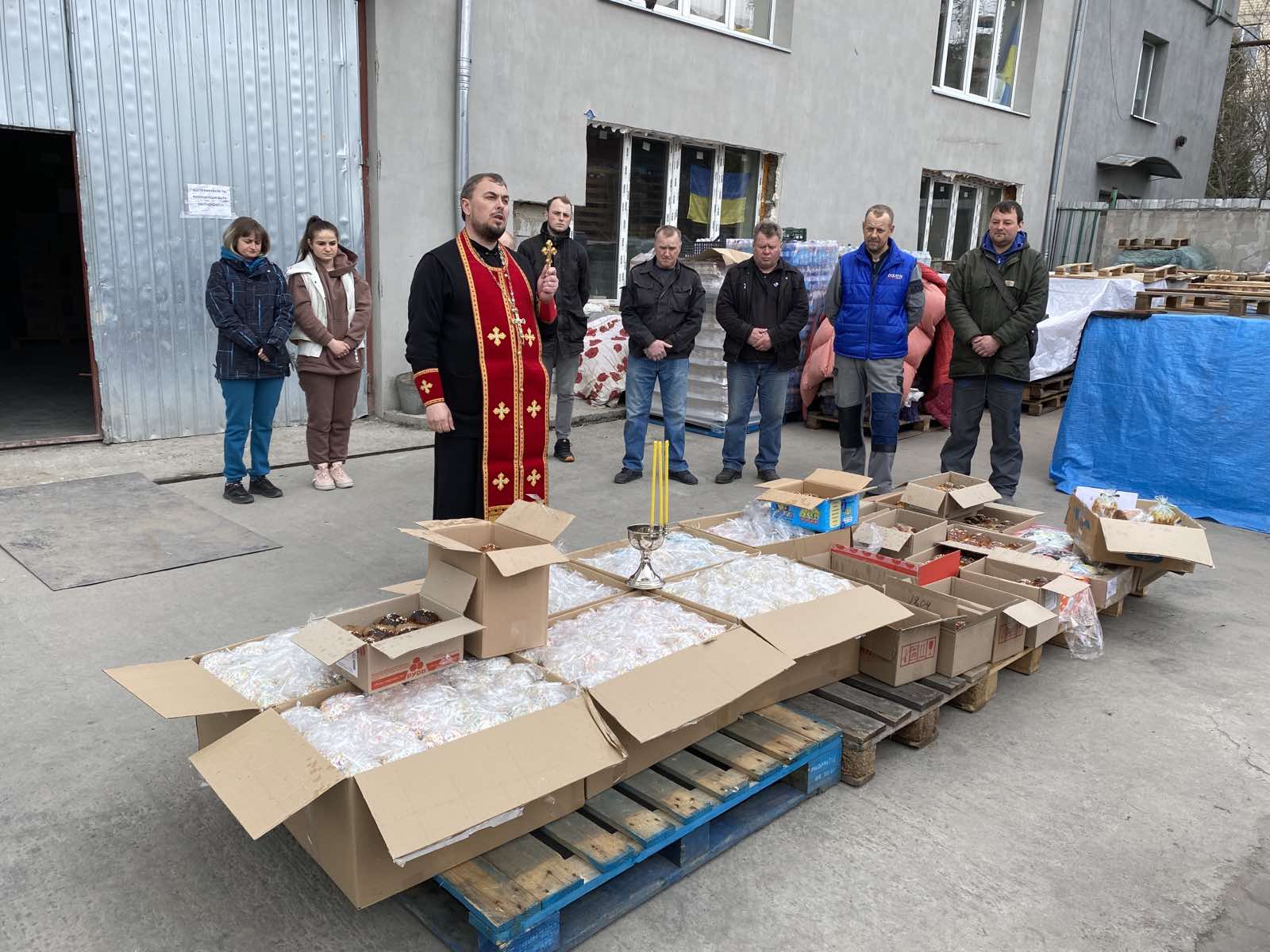 Освячені паски відправили з Рівного в зону бойових дій