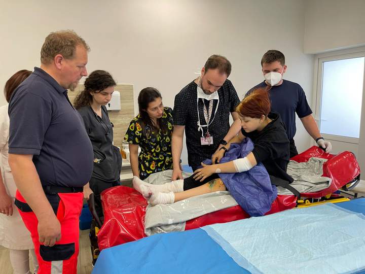 Поранена15-річна дівчина вивезла з Попасної чотирьох дорослих