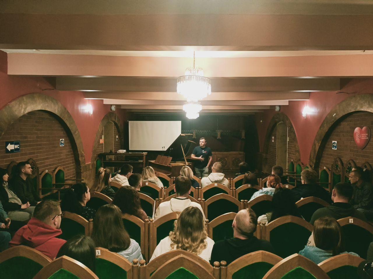 У Рівному вагітним розповідали про переваги партнерських пологів