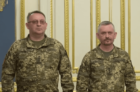 Зеленський вручив двом військовим “Золоті зірки”