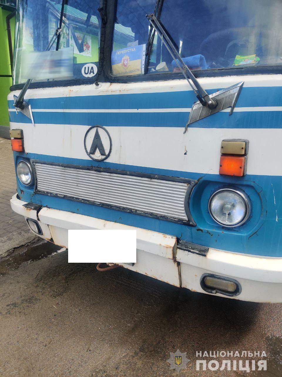 Гощанські поліцейські вилучили автобус у нетверезого водія Гощанські поліцейські вилучили автобус у нетверезого водія