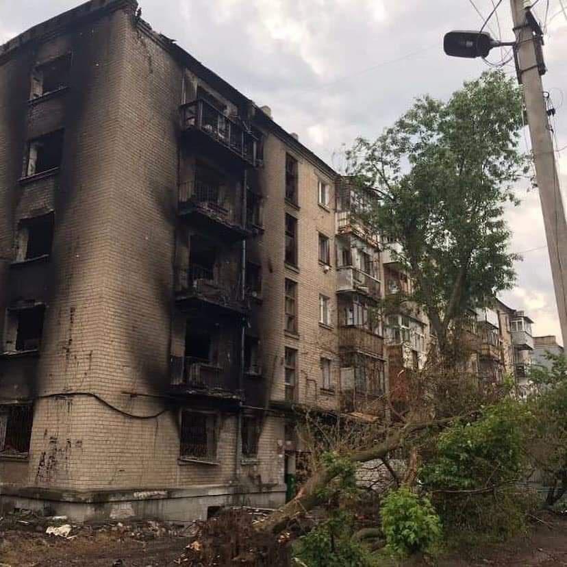 росіяни хаотично та майже безперервно обстрілюють Сєвєродонецьк