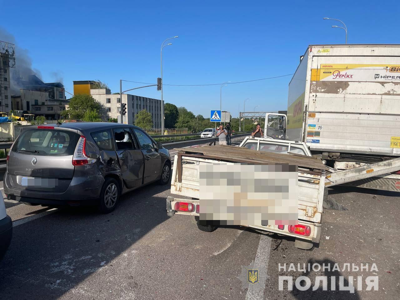 Поблизу Рівного через масову ДТП ускладнений рух