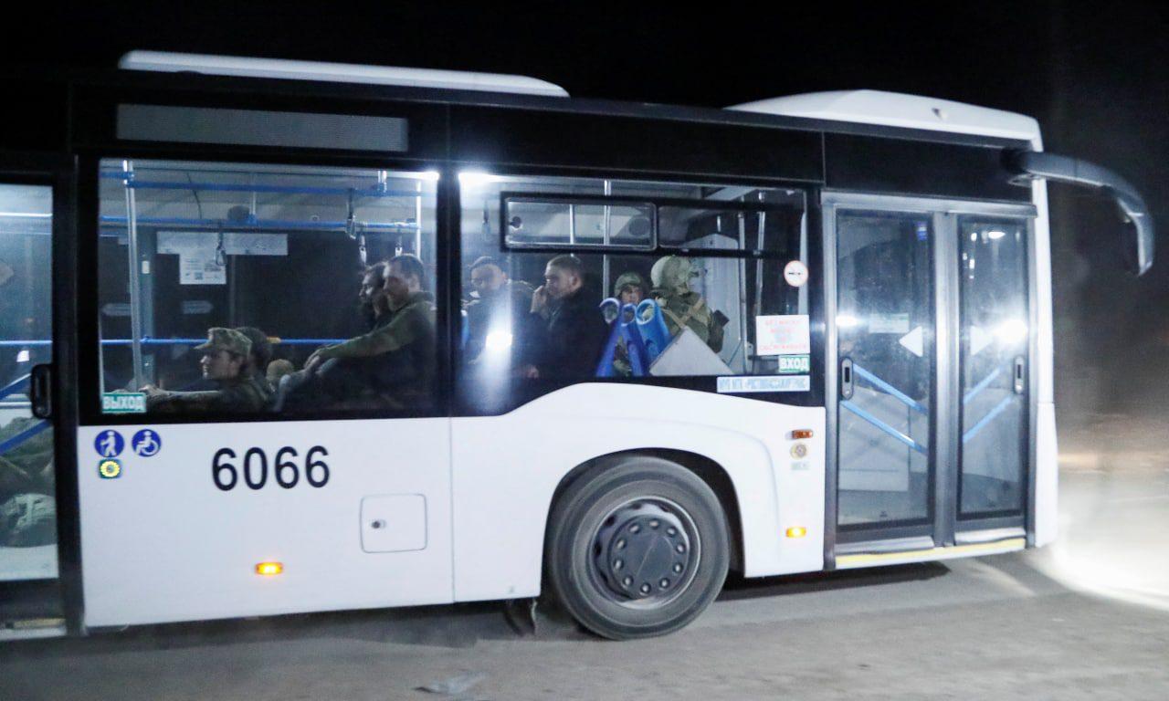 Частину військових з “Азовсталі” вивезли на окуповану територію
