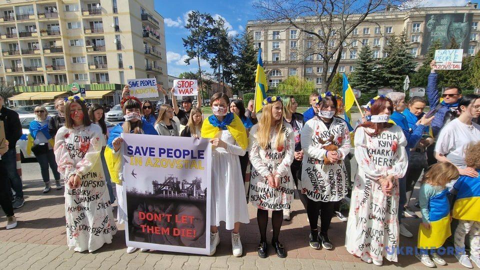 Під посольством у Варшаві закликали Ердогана врятувати від смерті людей з &#8220;Азовсталі&#8221;
