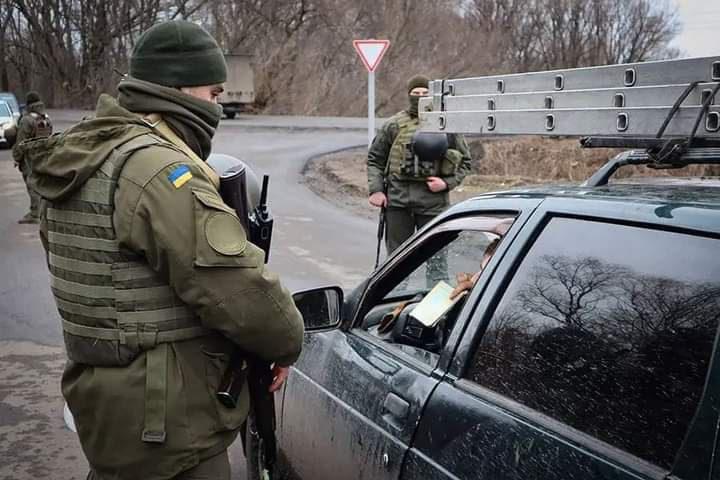 Держслужбовцям України пропонують відправити авто на потреби армії