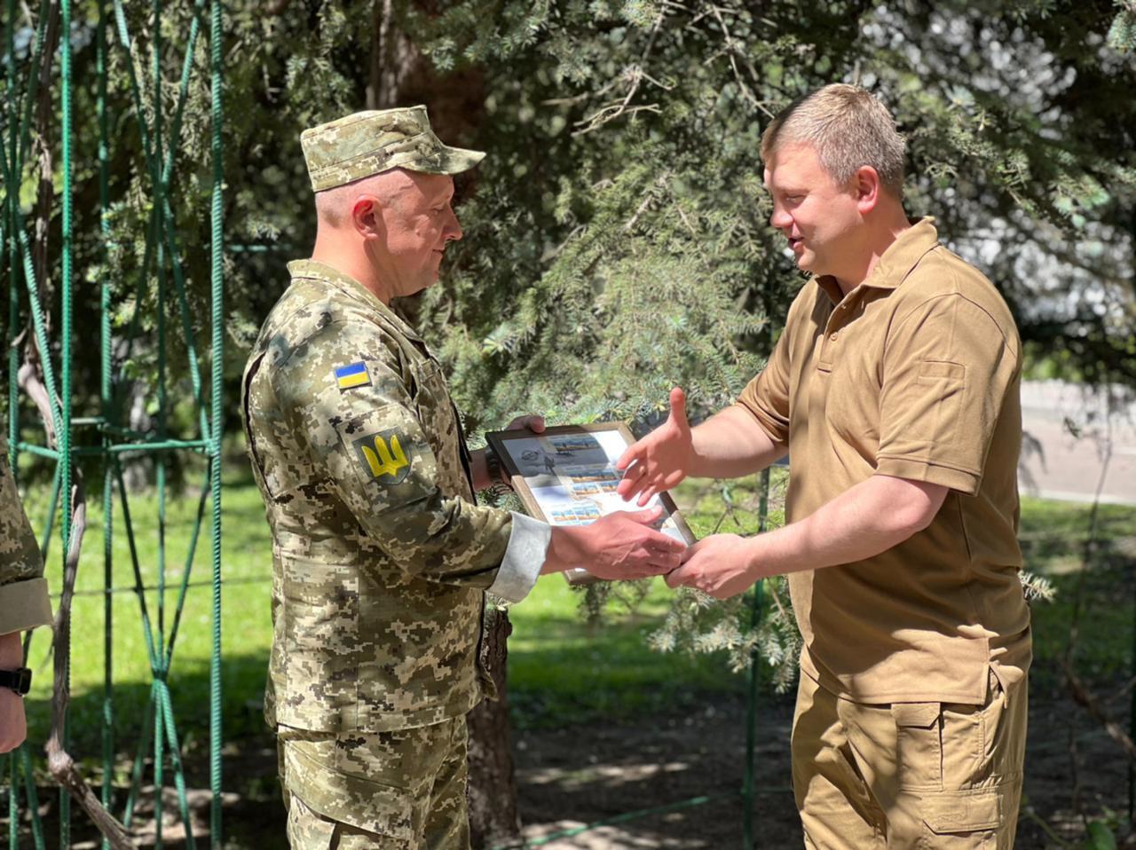 Нова марка з “рускім кораблем” дісталася рівненським військовим